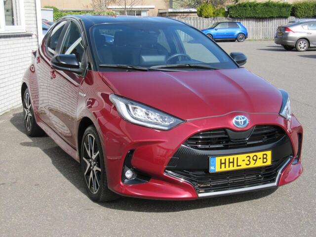 Toyota YARIS 1.5 Hybrid Launch Edition two tone