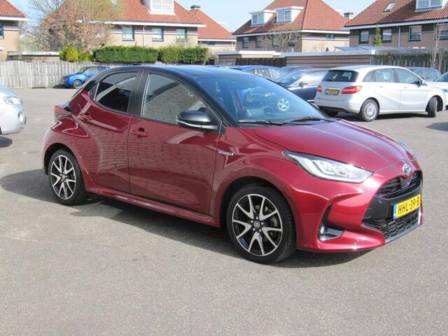 Toyota YARIS 1.5 Hybrid Launch Edition two tone