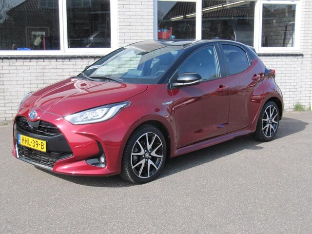 Toyota YARIS 1.5 Hybrid Launch Edition two tone