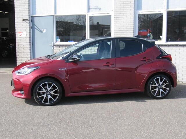 Toyota YARIS 1.5 Hybrid Launch Edition two tone