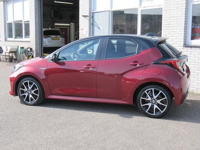 Toyota YARIS 1.5 Hybrid Launch Edition two tone