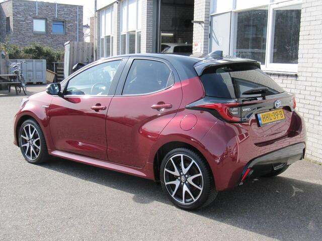 Toyota YARIS 1.5 Hybrid Launch Edition two tone