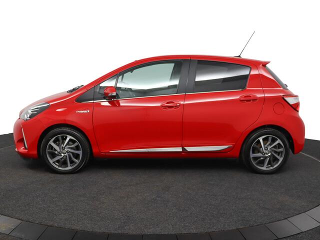 Toyota YARIS 1.5 Hybrid Premium | Airco | Cruise Control | Panoramadak | Parkeersensoren | Achteruitrijcamera | Navigatie | Keyless Entry | Fietsendragerbeugel |