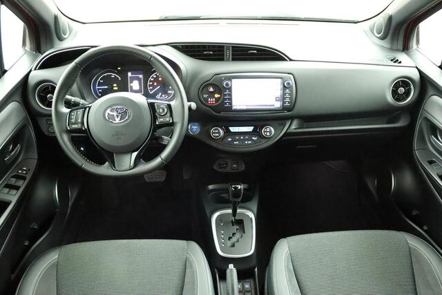 Toyota YARIS 1.5 Hybrid Premium | Airco | Cruise Control | Panoramadak | Parkeersensoren | Achteruitrijcamera | Navigatie | Keyless Entry | Fietsendragerbeugel |