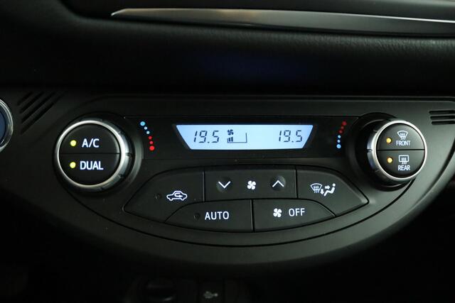 Toyota YARIS 1.5 Hybrid Premium | Airco | Cruise Control | Panoramadak | Parkeersensoren | Achteruitrijcamera | Navigatie | Keyless Entry | Fietsendragerbeugel |