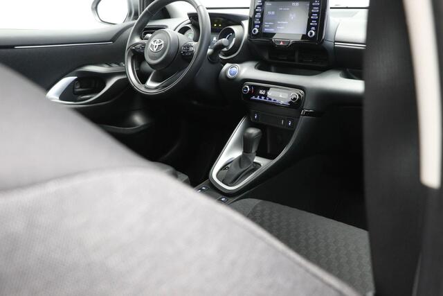 Toyota YARIS 1.5 Hybrid Dynamic | CLIMA | STOELVERWARMING | DAB | APPLE | CAMERA