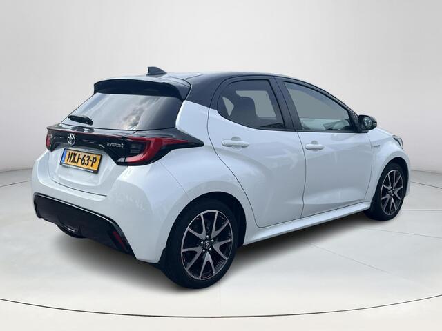 Toyota YARIS 1.5 Hybrid Executive | Bi-tone lak | Carplay | 17 inch LM-velgen | Stoelverwarming |