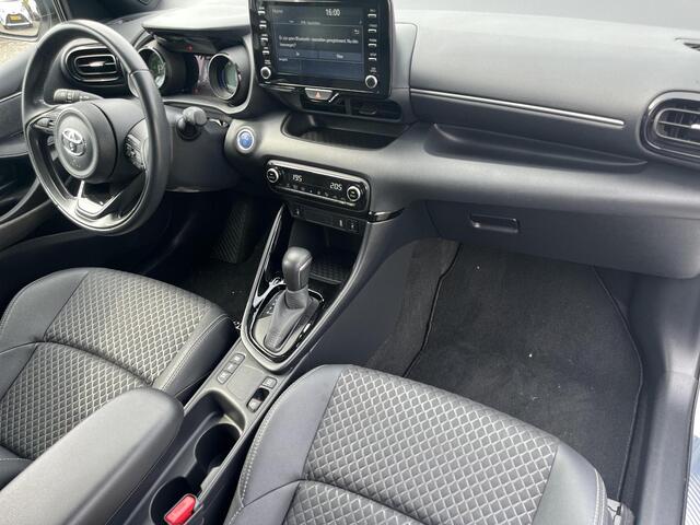 Toyota YARIS 1.5 Hybrid Executive | Bi-tone lak | Carplay | 17 inch LM-velgen | Stoelverwarming |
