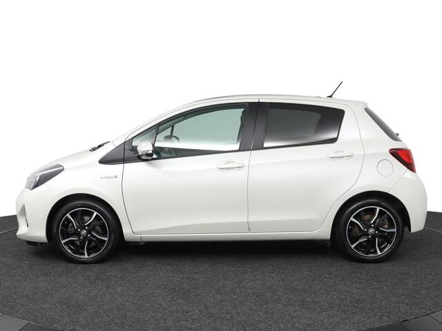 Toyota YARIS 1.5 Hybrid Volcano Edition | Trekhaak | Panoramadak | Parkeersensoren