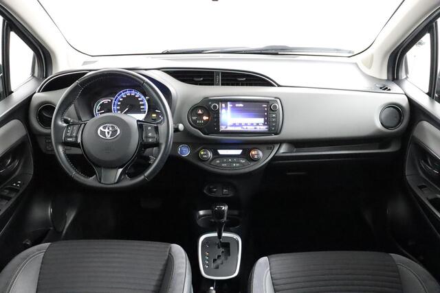Toyota YARIS 1.5 Hybrid Volcano Edition | Trekhaak | Panoramadak | Parkeersensoren