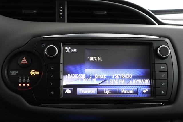 Toyota YARIS 1.5 Hybrid Volcano Edition | Trekhaak | Panoramadak | Parkeersensoren