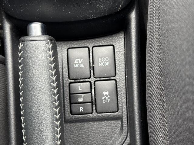 Toyota YARIS 1.5 Hybrid Aspiration / Automaat / Stoelverwarming / Climate Control / Bluetooth / Camera / Elektrische ramen voor