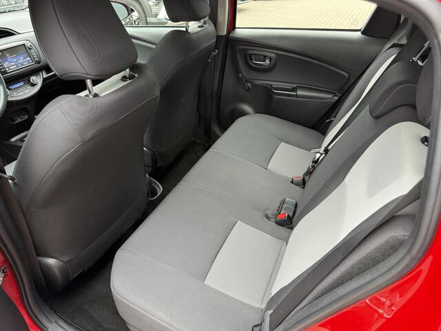 Toyota YARIS 1.5 Hybrid Aspiration / Automaat / Stoelverwarming / Climate Control / Bluetooth / Camera / Elektrische ramen voor