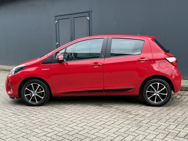 Toyota YARIS 1.5 Hybrid Aspiration / Automaat / Stoelverwarming / Climate Control / Bluetooth / Camera / Elektrische ramen voor