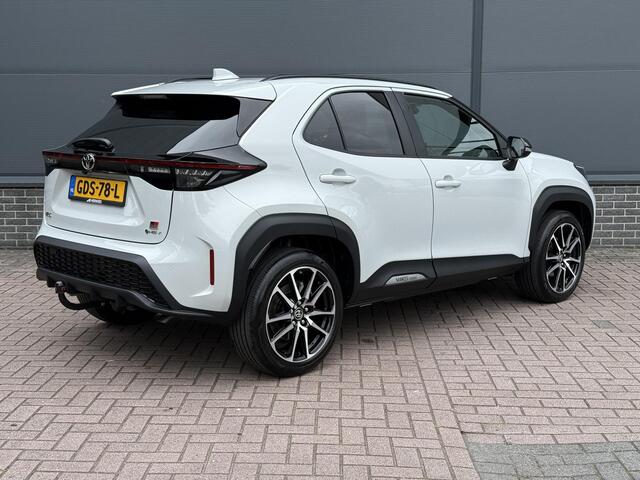 Toyota YARIS Cross 1.5 Hybrid 130 GR Sport / Trekhaak / Keyless / Clima / Stoel Verwarming / Navigatie /