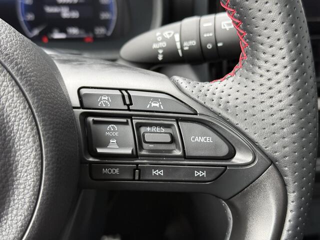 Toyota YARIS Cross 1.5 Hybrid 130 GR Sport / Trekhaak / Keyless / Clima / Stoel Verwarming / Navigatie /