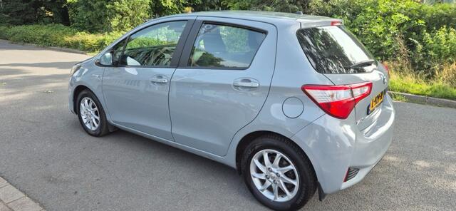 Toyota YARIS 1.5 Hybrid Dynamic *navigatie *Stoelverw.*ecc*