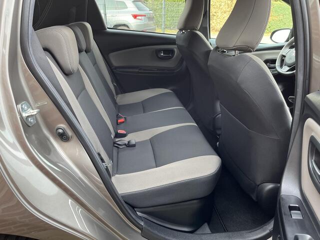 Toyota YARIS 1.5 Hybrid Bi-Tone Plus *Navigatie*Stoelverw.*