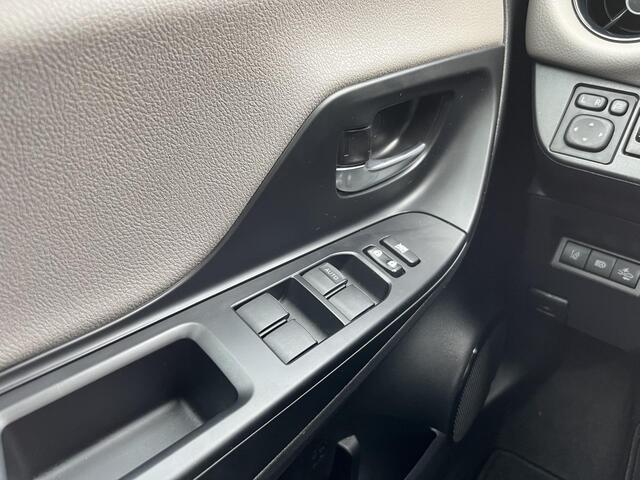 Toyota YARIS 1.5 Hybrid Bi-Tone Plus *Navigatie*Stoelverw.*
