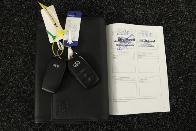 Toyota YARIS Cross 1.5 Hybrid Adventure Limited | 4X4 | Stoel/Stuurverwarming | Elektrische Achterklep | Navigatie | Apple Carplay/Android Auto |