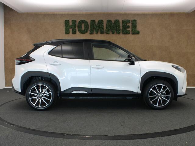 Toyota YARIS Cross 1.5 Hybrid 130 GR Sport - DIRECT UIT VOORRAAD LEVERBAAR - MEERDERE BESCHIKBAAR - HEAD-UP DISPLAY - ELEKTRISCHE ACHTERKLEP - PARKEERSENSOREN VOOR EN ACHTER - JBL GELUIDSINSTALLATIE - DODEHOEK DETECTIE