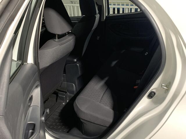 Toyota YARIS 1.5 Hybrid 116pk Comfort 5 Drs 85kw Carplay / A.Camera / ECC / Winter Pack / DAB / Cruise C.