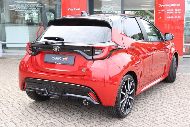 Toyota YARIS 1.5 Hybrid 130 GR Sport, GR Pack , Nieuw, Panodak, Voordeel!