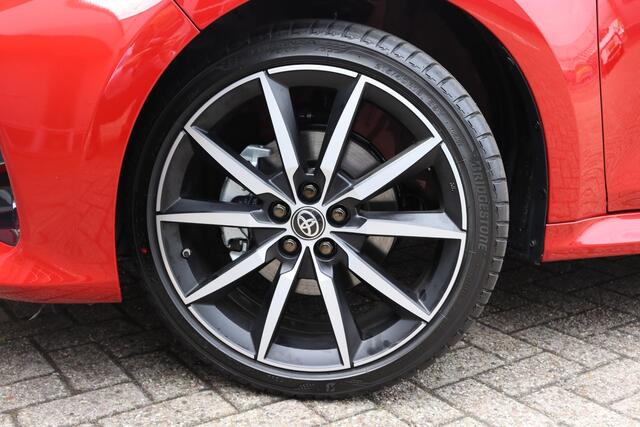 Toyota YARIS 1.5 Hybrid 130 GR Sport, GR Pack , Nieuw, Panodak, Voordeel!