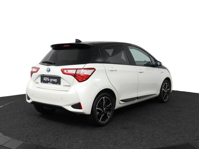 Toyota YARIS 1.5 Hybrid Bi-Tone | Parkeersensoren | Stoelverwarming | Cruise-Control |