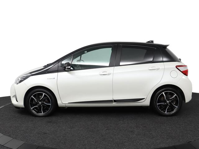 Toyota YARIS 1.5 Hybrid Bi-Tone | Parkeersensoren | Stoelverwarming | Cruise-Control |