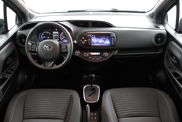 Toyota YARIS 1.5 Hybrid Bi-Tone | Parkeersensoren | Stoelverwarming | Cruise-Control |