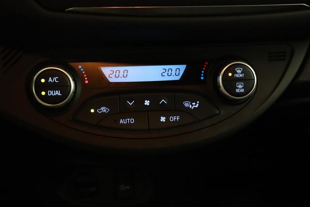 Toyota YARIS 1.5 Hybrid Bi-Tone | Parkeersensoren | Stoelverwarming | Cruise-Control |