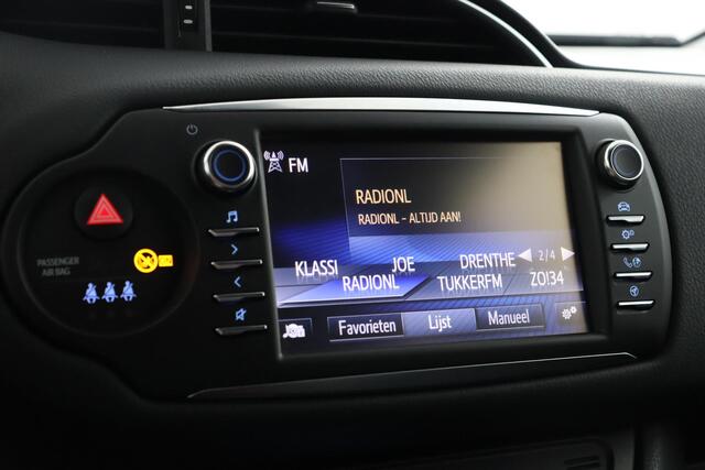 Toyota YARIS 1.5 Hybrid Bi-Tone | Parkeersensoren | Stoelverwarming | Cruise-Control |