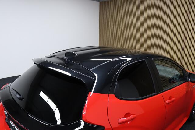 Toyota YARIS 1.5 Hybrid Executive Sport Bi-Tone | Maps Navigatie | Leder | Full Led | Head-up display