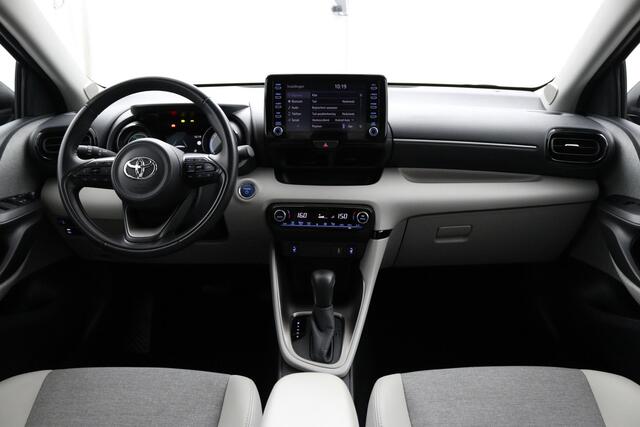Toyota YARIS 1.5 Hybrid | Bi-tone | leder-stoffen bekleding | 17 inch lichtmetalen velgen |