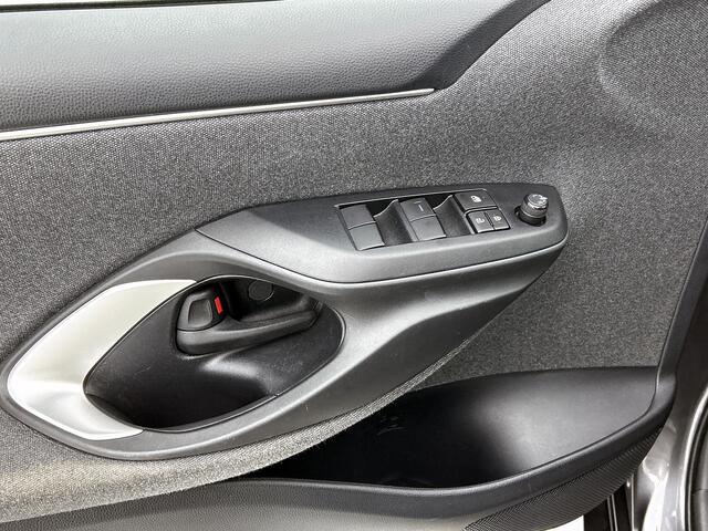 Toyota YARIS 1.5 Hybrid Dynamic | Afneembare trekhaak | Apple Carplay | LM-velgen | Mistlampen voor |