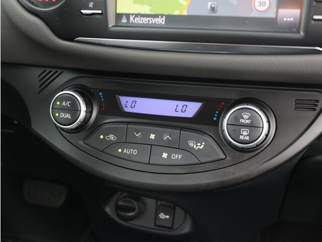 Toyota YARIS 1.5 Hybrid SkyBlue I Navi I LM-Velgen I Camera