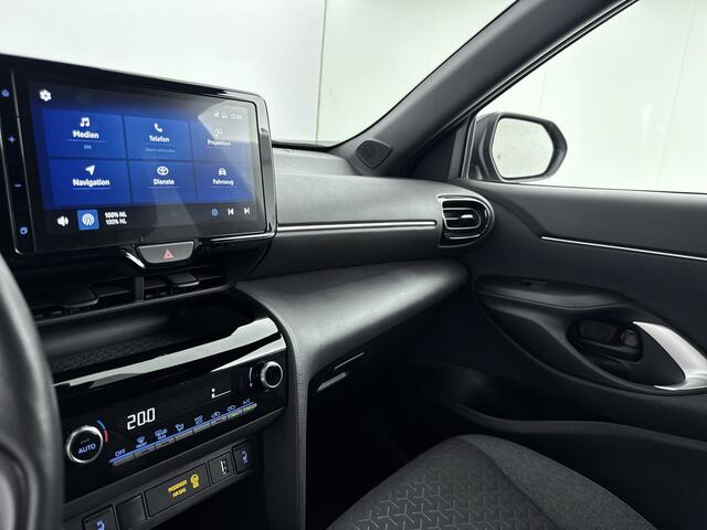 Toyota YARIS Cross 1.5 Hybrid Dynamic Limited | Cruise Control Adaptief | Climate Control | Metaallak | Lichtmetalen Velgen | Stoel-/Stuurverwarming |