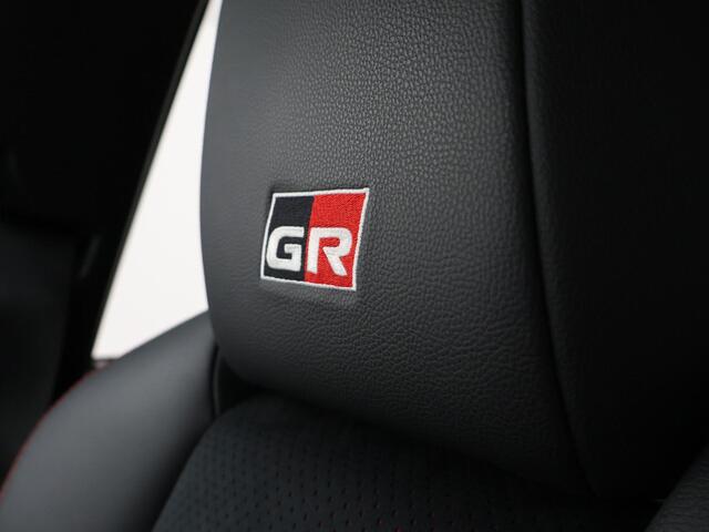 Toyota YARIS Cross 1.5 HYBRID GR SPORT TWO TONE + AFN. TREKHAAK | HEAD-UP | CARPLAY | ADAPTIVE CRUISE | SPORTSTOELEN