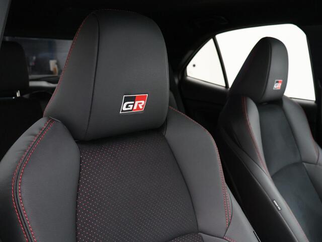 Toyota YARIS Cross 1.5 HYBRID GR SPORT TWO TONE + AFN. TREKHAAK | HEAD-UP | CARPLAY | ADAPTIVE CRUISE | SPORTSTOELEN