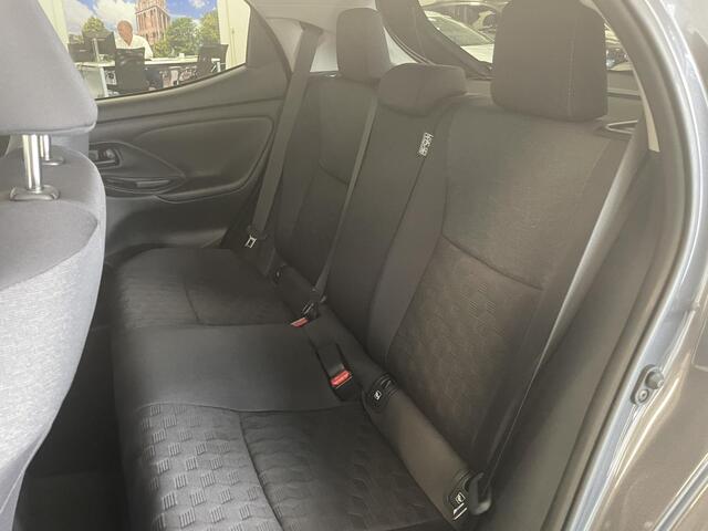 Toyota YARIS 1.5 Hybrid Dynamic DODE HOEK SENSOREN | STOEL/STUUR VERWARMING | APPLE CARPLAY | CAMERA