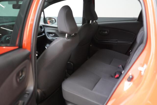 Toyota YARIS 1.5 Hybrid Orange Sport | Navigatie | Achteruitrijcamera | Climate control | Cruise control | Lm velgen