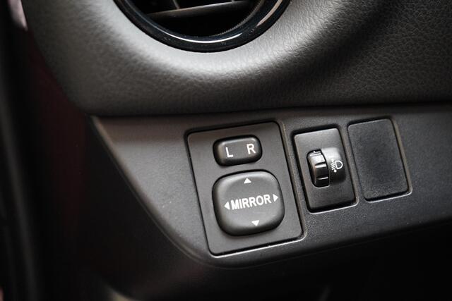 Toyota YARIS 1.5 Hybrid Orange Sport | Navigatie | Achteruitrijcamera | Climate control | Cruise control | Lm velgen