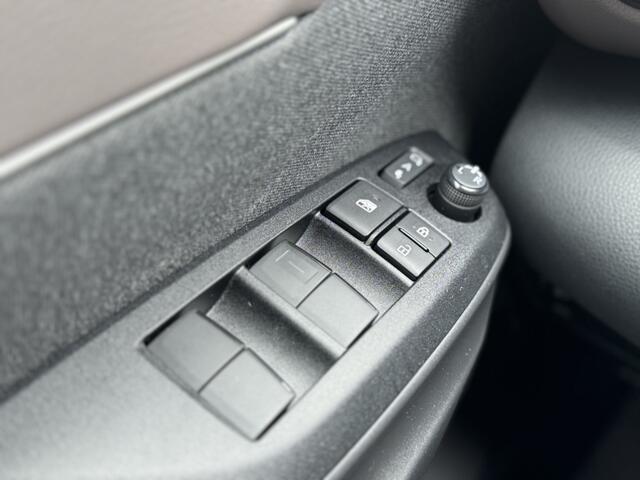 Toyota YARIS Cross 1.5 Hybrid Executive AWD Bi-Tone Panorama dak, Rondomzicht camera, Navigatie, , All-in Rijklaarprijs