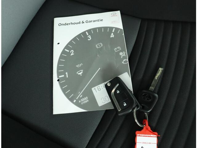 Toyota YARIS 1.0 VVT-i Connect | Airconditioning | Achteruitrijcamera | Trekhaak |