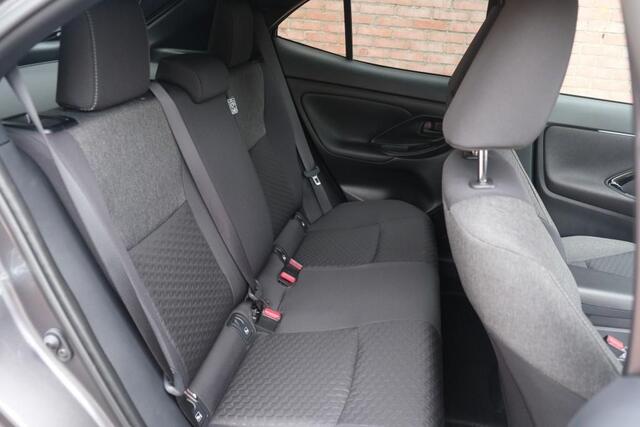 Toyota YARIS Cross 1.5 Hybrid 130pk CVT Teamplayer | App Connect | Climate | Adaptive Cruise | Full LED | Camera | Keyless | Blind Spot | Stoelverwarming