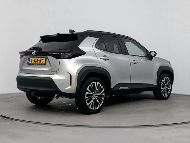 Toyota YARIS Cross 1.5 Hybrid Executive | Glazen Panoramadak | Stoelverwarming | Draadloos Telefoonlader | Trekhaak Afneembaar |