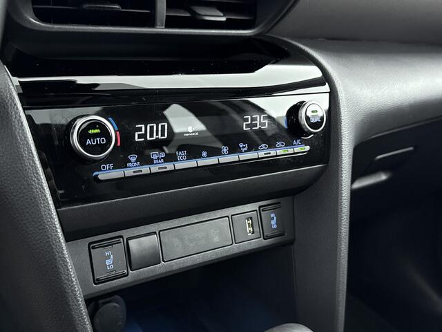 Toyota YARIS Cross 1.5 Hybrid Executive | Glazen Panoramadak | Stoelverwarming | Draadloos Telefoonlader | Trekhaak Afneembaar |