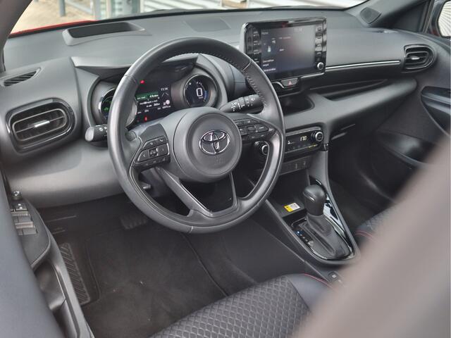 Toyota YARIS 1.5 Hybrid Dynamic | Navigatie | Stoelverwarming | Cruise Control | "17LMV |