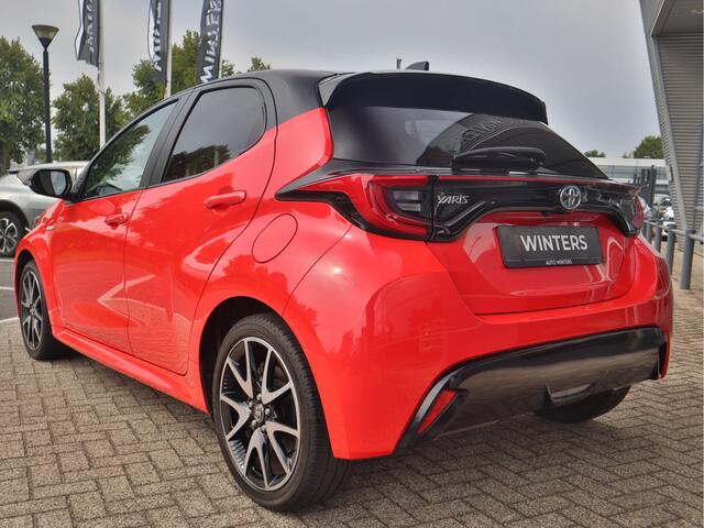 Toyota YARIS 1.5 Hybrid Dynamic | Navigatie | Stoelverwarming | Cruise Control | "17LMV |